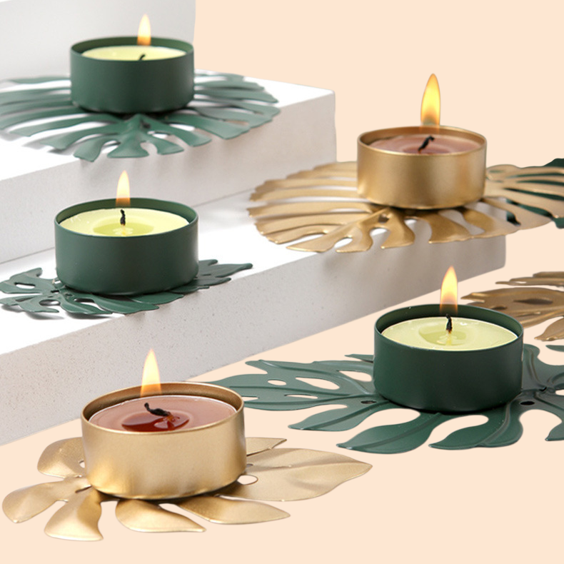 사각형 금속 촛대