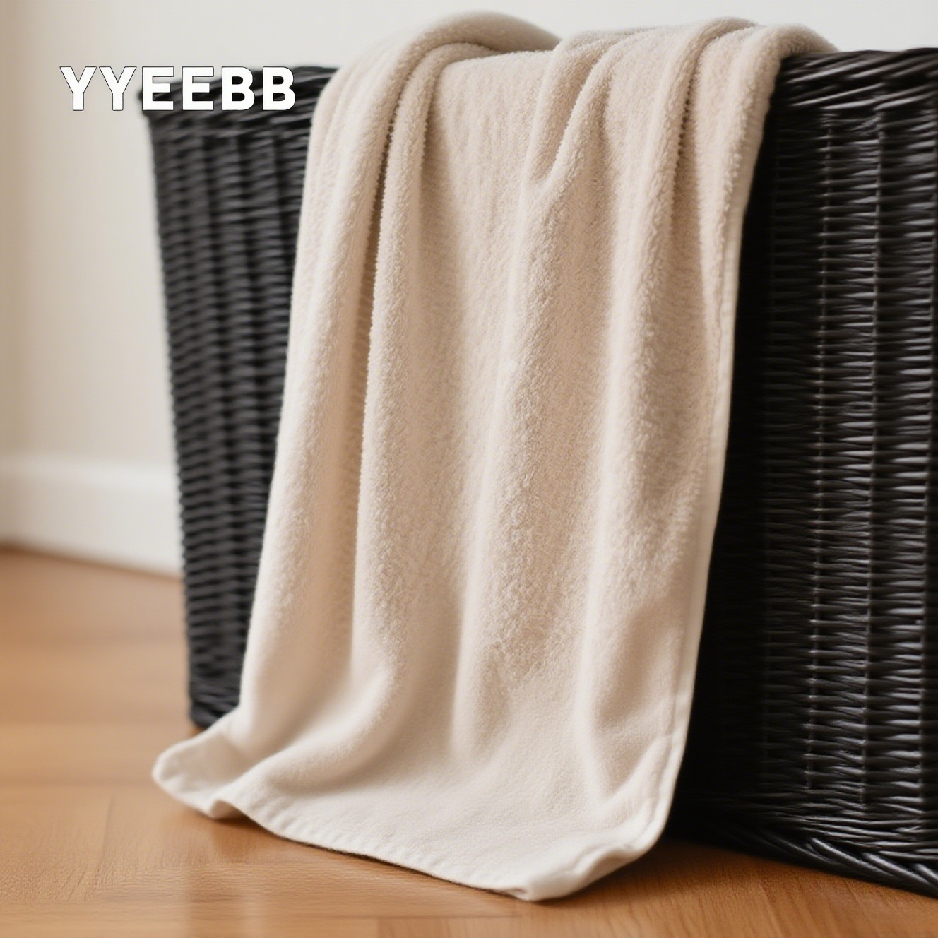 Prosty beżowy ręcznik kąpielowy do użytku domowego