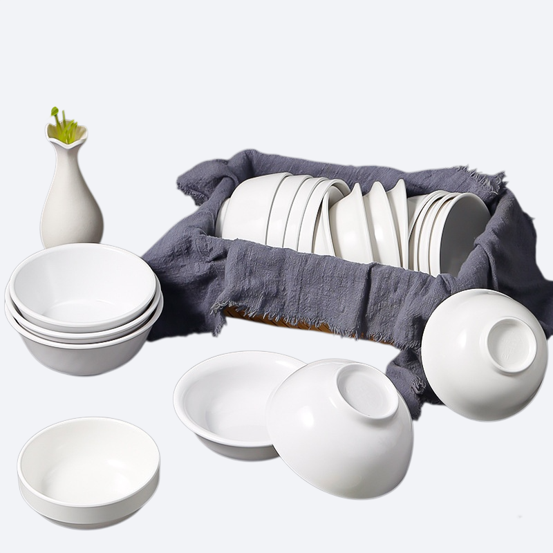 순백색 작은 국그릇