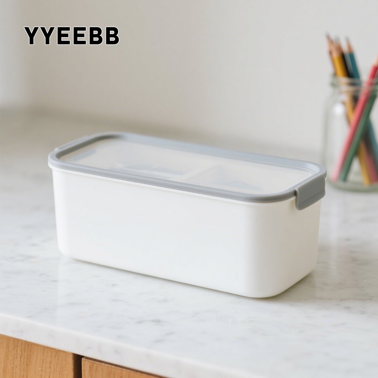 Małe domowe pudełko do przechowywania na półce