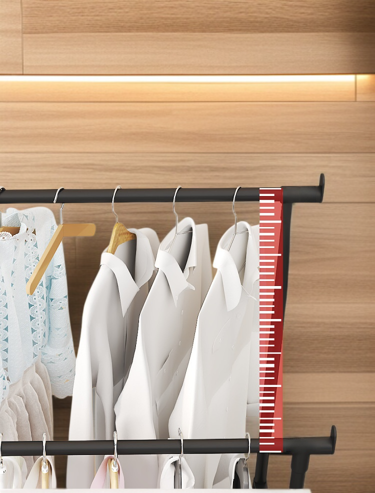 Praktický věšák na šaty a klobouky do ložnice