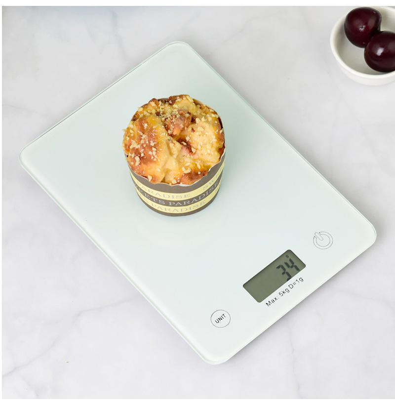 1g単位で正確に測れるキッチン電子はかり