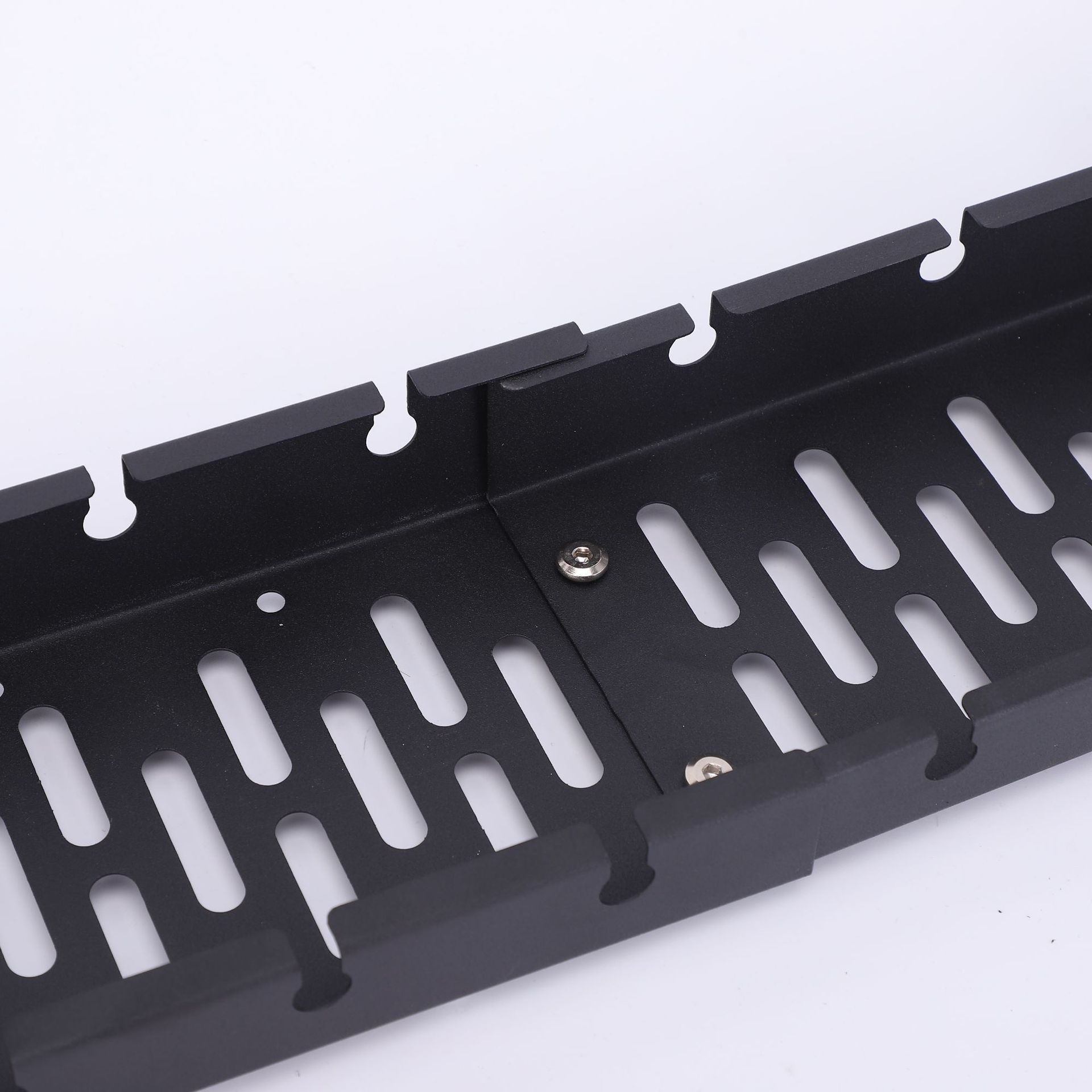 多目的収納が可能なカーボンスチールフレーム