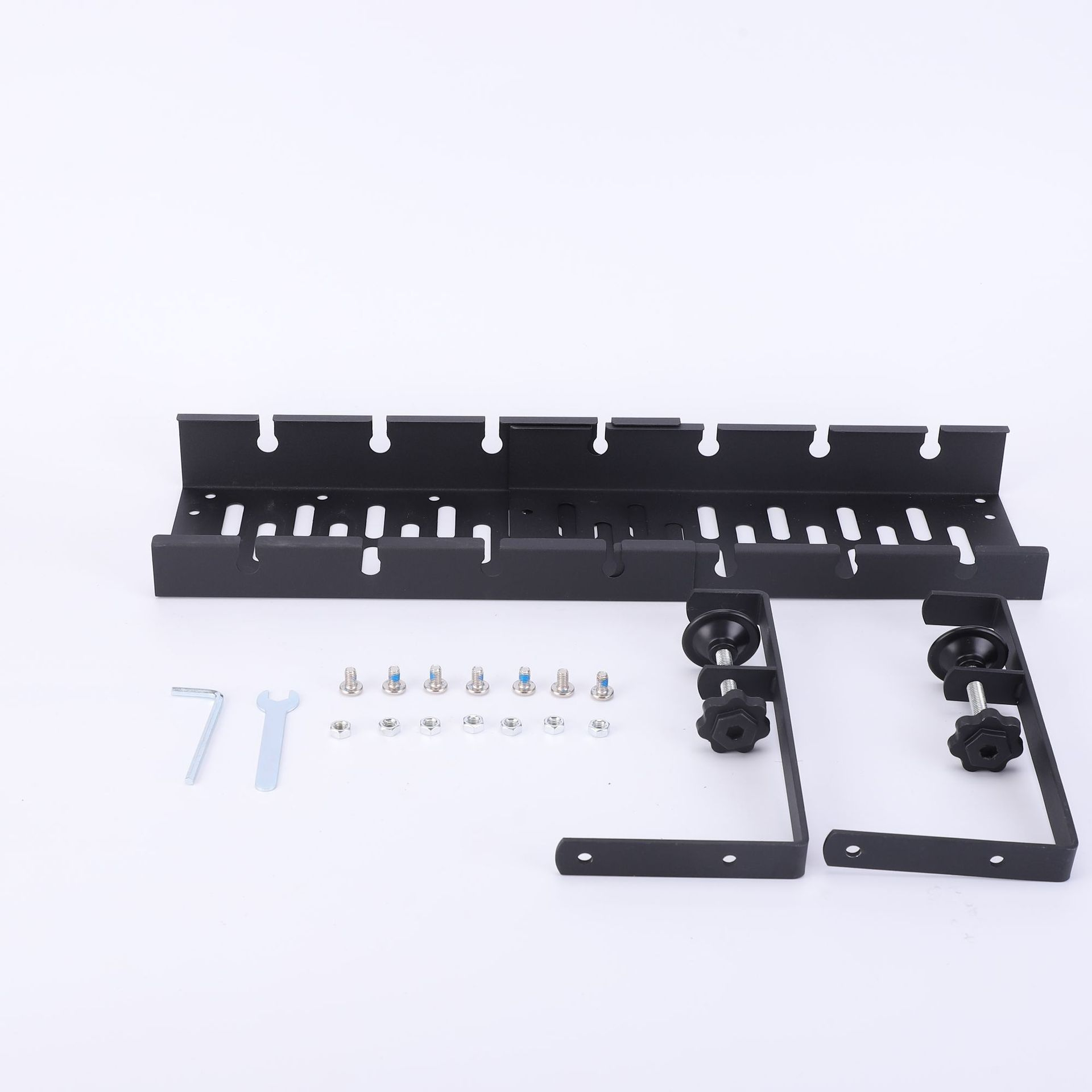 シンプルでモダンなテーブル下収納フレーム