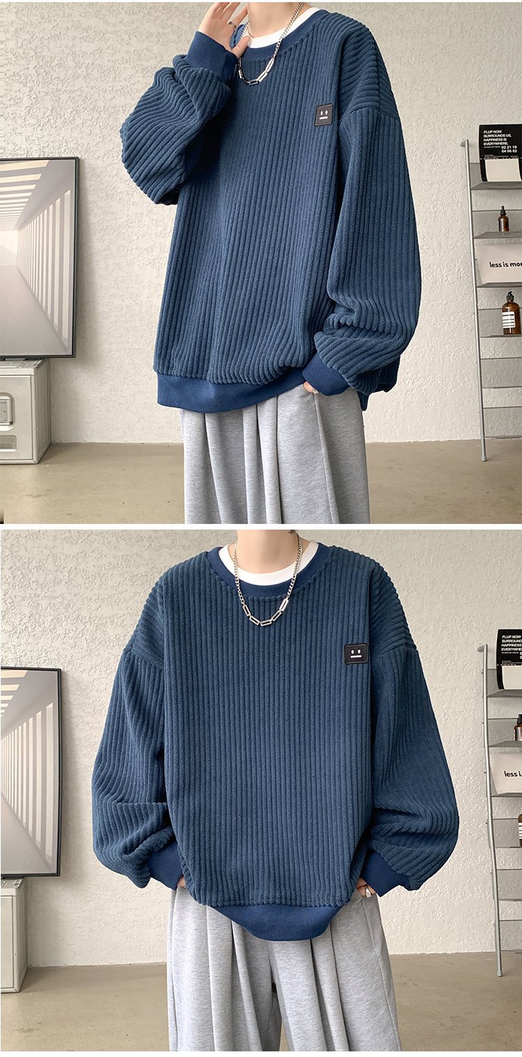 厚手コーデュロイ素材のラウンドネックスウェットシャツ