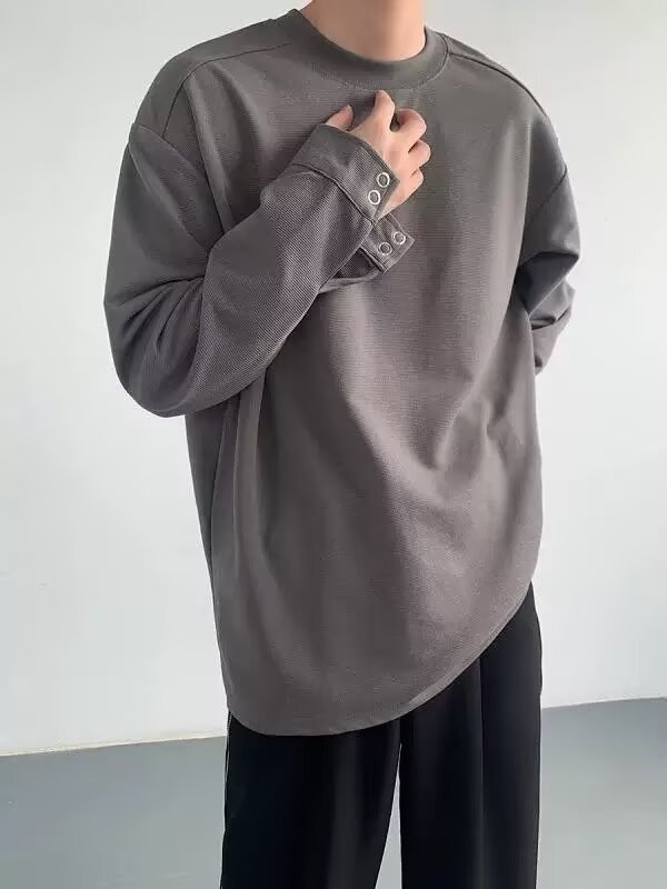 無地のTシャツは汎用性が高く、カジュアルでゆったりとしたフィット感があります。ティーンエイジャーはニッチなデザインで、トレンディでハンサムです。秋冬用男の子用Tシャツ