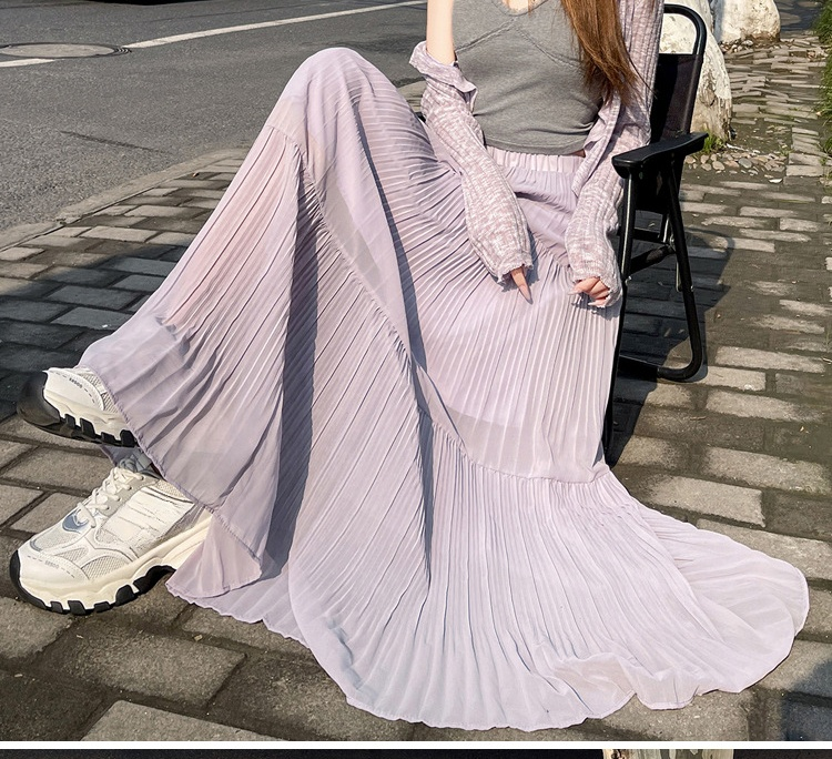 動きやすく快適なプリーツロングスカート