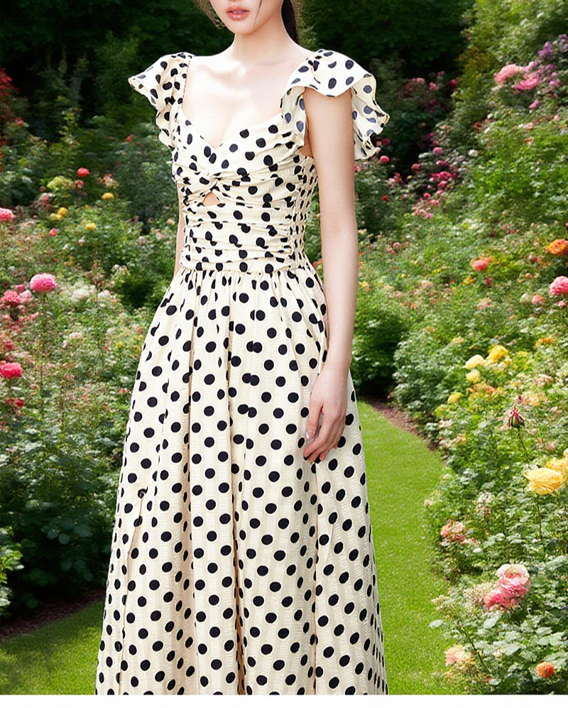 여성 여름 원피스의 세련된 핏