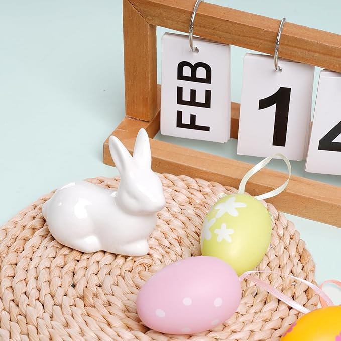 화이트 세라믹 부활절 토끼 동상