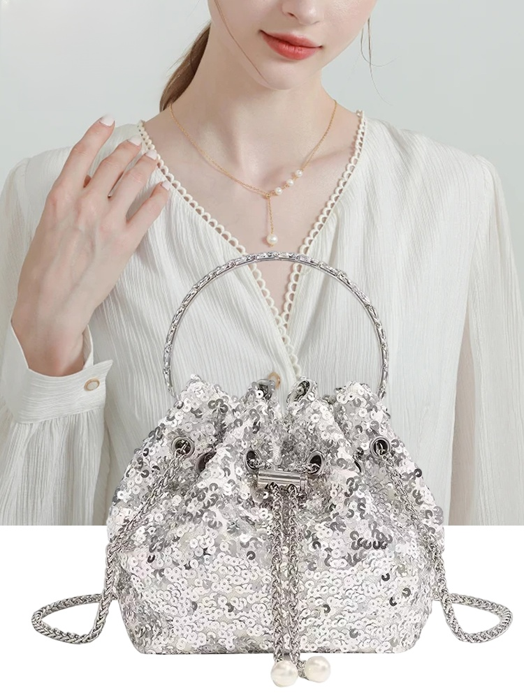 패션하고 코디하기 쉬운 스팽글 버킷백