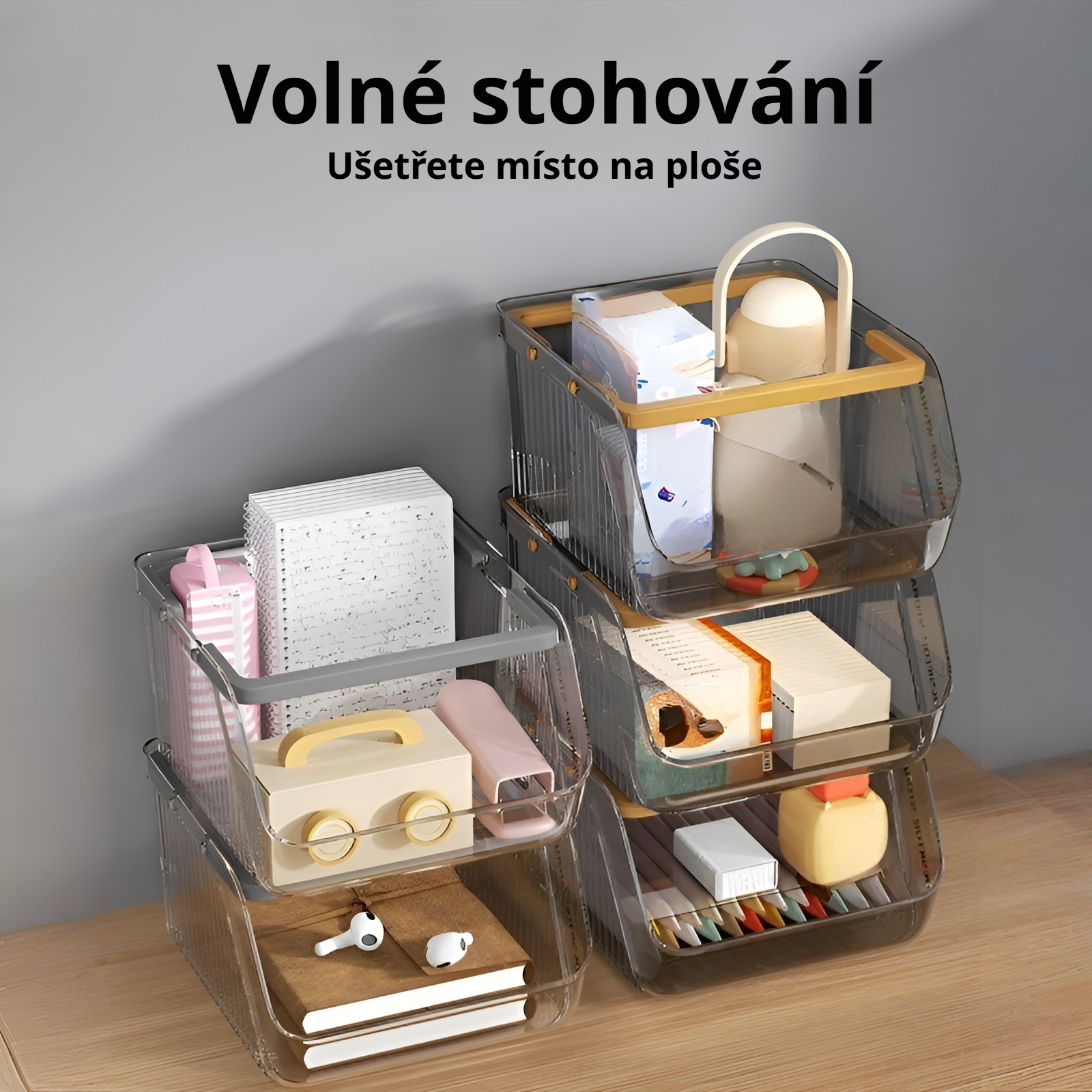 Uspořádané kosmetické produkty v akrylovém organizéru