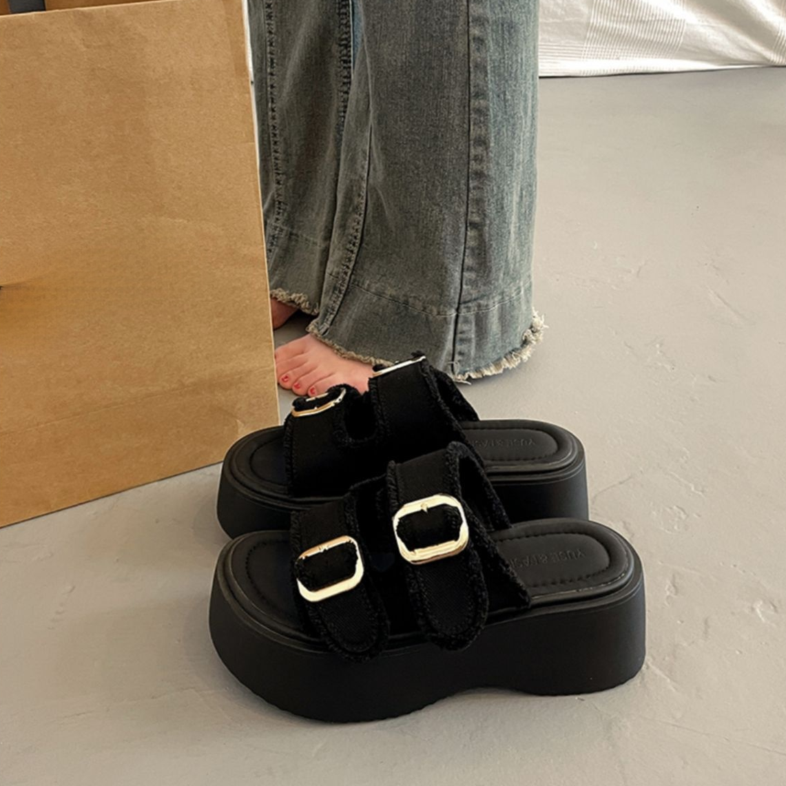 春夏向けカジュアル厚底レディースサンダル