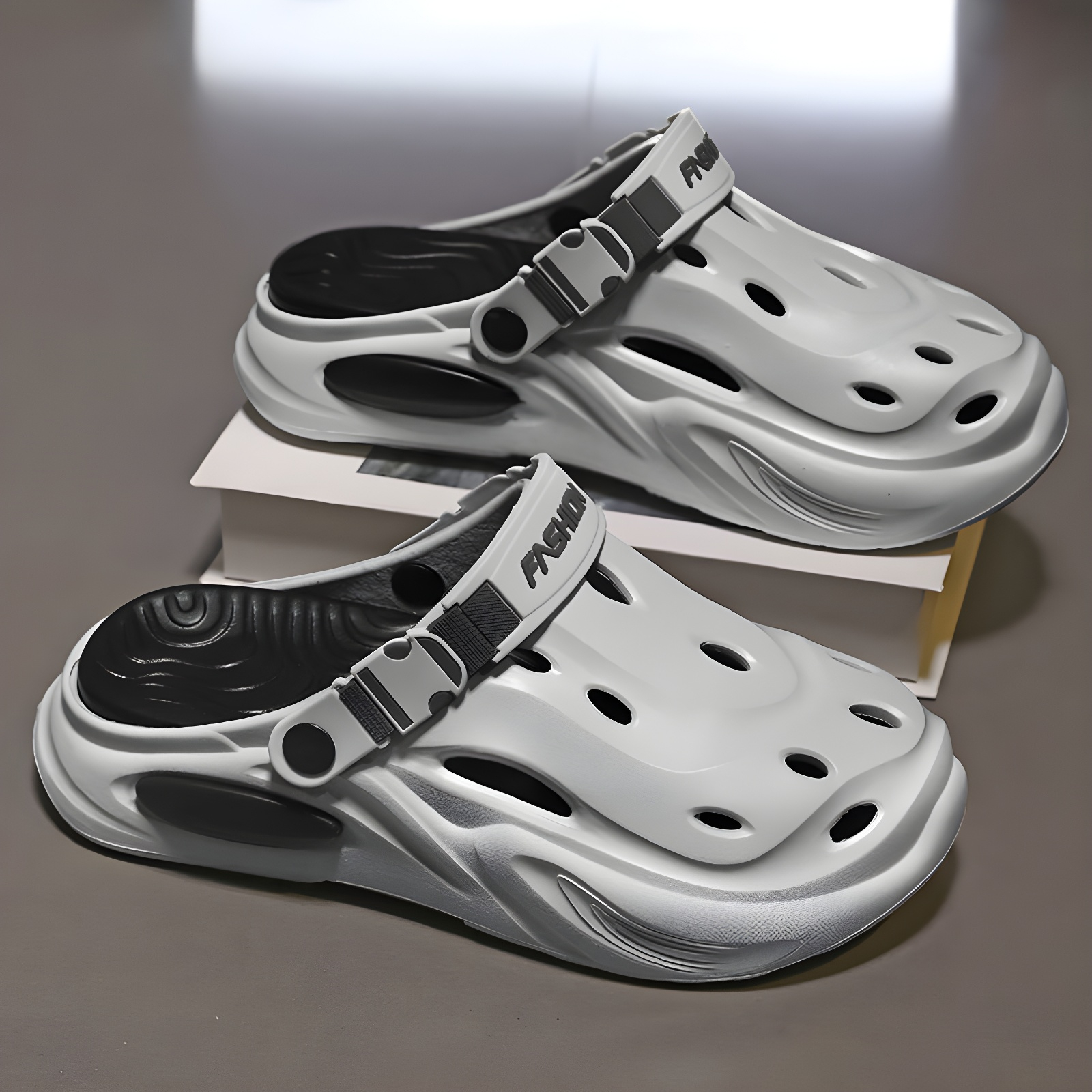 夏のメンズホールシューズメンズスポーツシューズホームアウトドア厚底サンダル高級滑り止めスリッパメンズサンダル