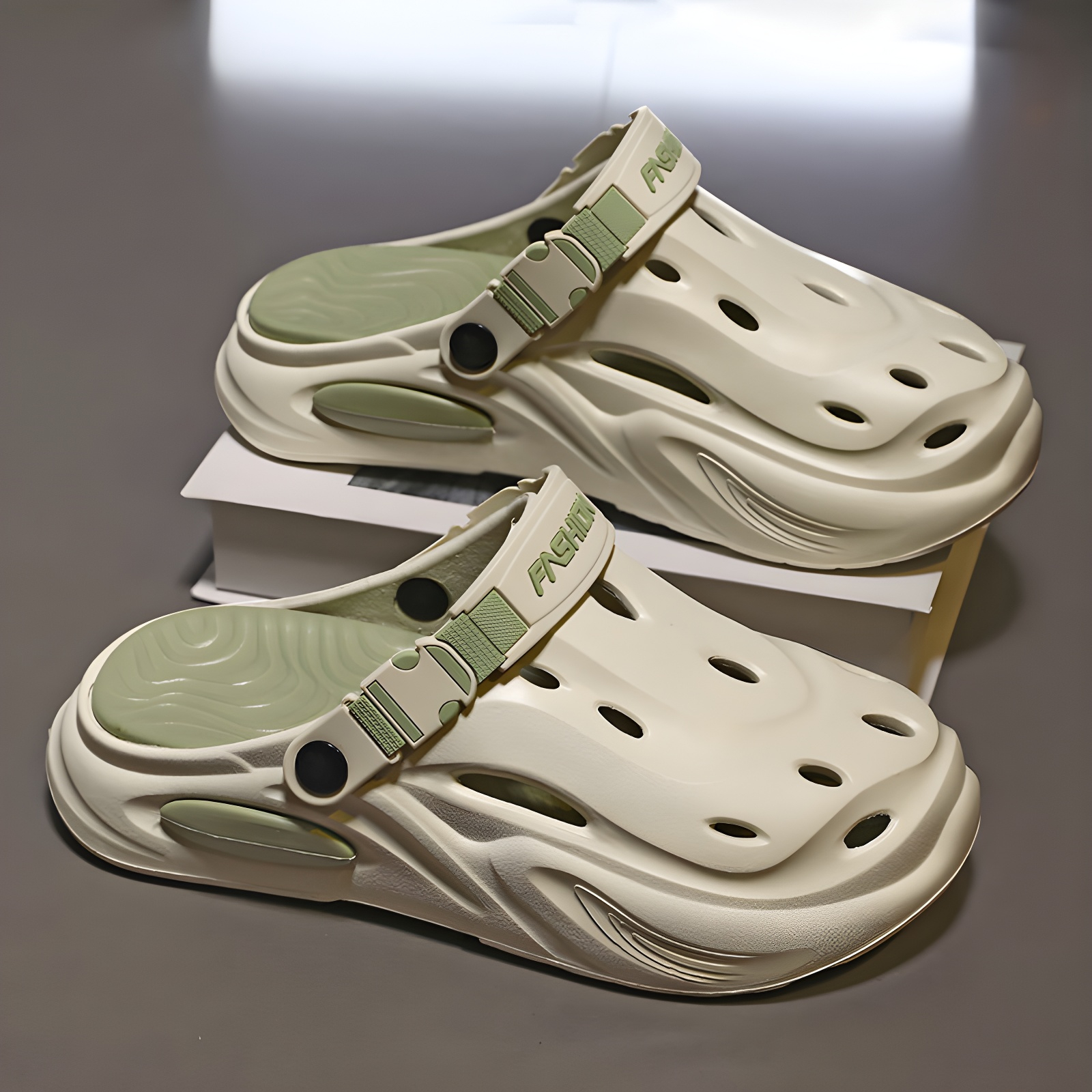 夏のメンズホールシューズメンズスポーツシューズホームアウトドア厚底サンダル高級滑り止めスリッパメンズサンダル