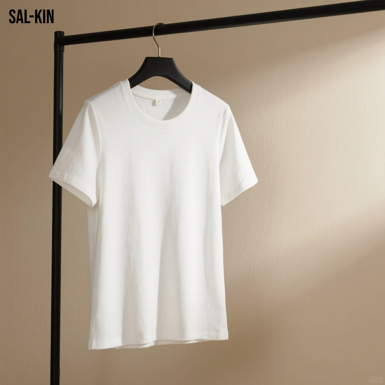 여성용 화이트 반팔 티셔츠 착용샷