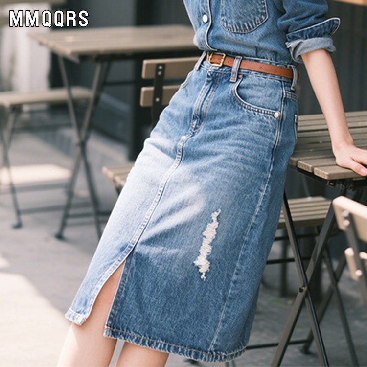 Aライン前スリットデニムのハーフスカートです