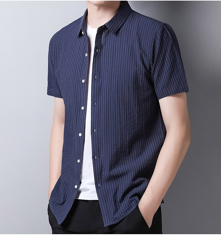 高品質素材のストライプ柄半袖シャツ