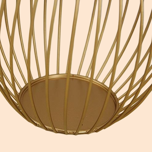 검은색 철제 촛대 장식품