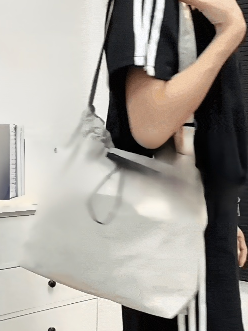 Ultra-light casual large capacity messenger bag