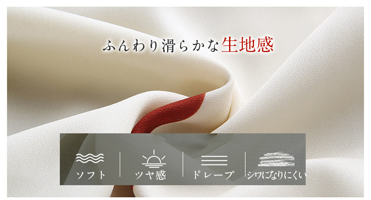 女性が着用したカシュクールワンピースの全身コーディネート