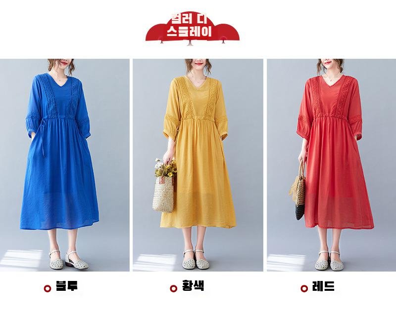 스트랩 장식이 있는 심플 원피스 클로즈업