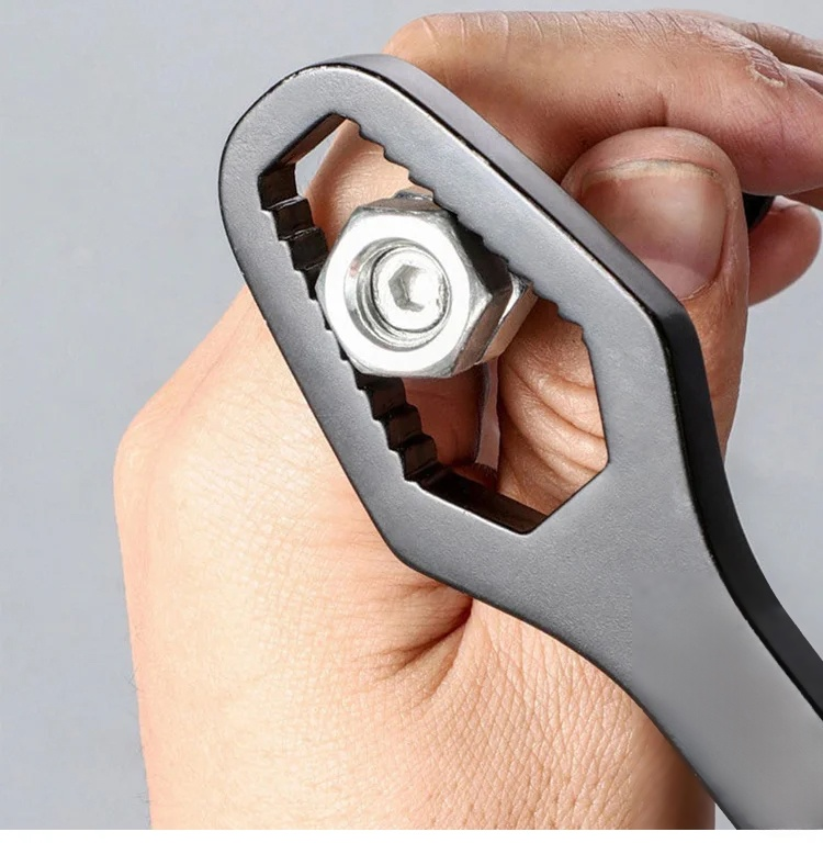 多機能レンチの使用例