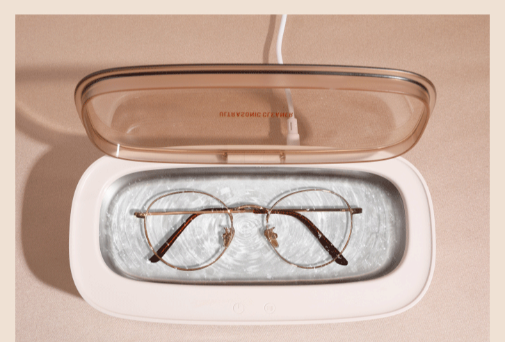 Efficient mini cleaner for watches and spectacles