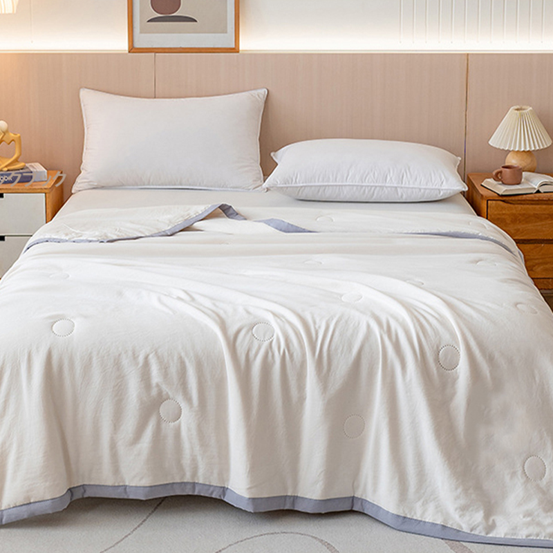 High-end summer quilt for mothers and babies