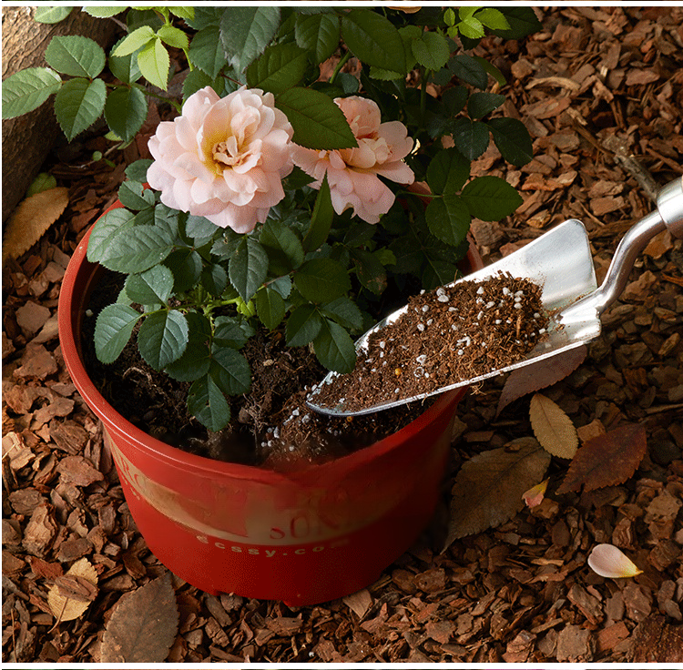 Tři kusy zahradního nářadí ideální pro každého zahrádkáře