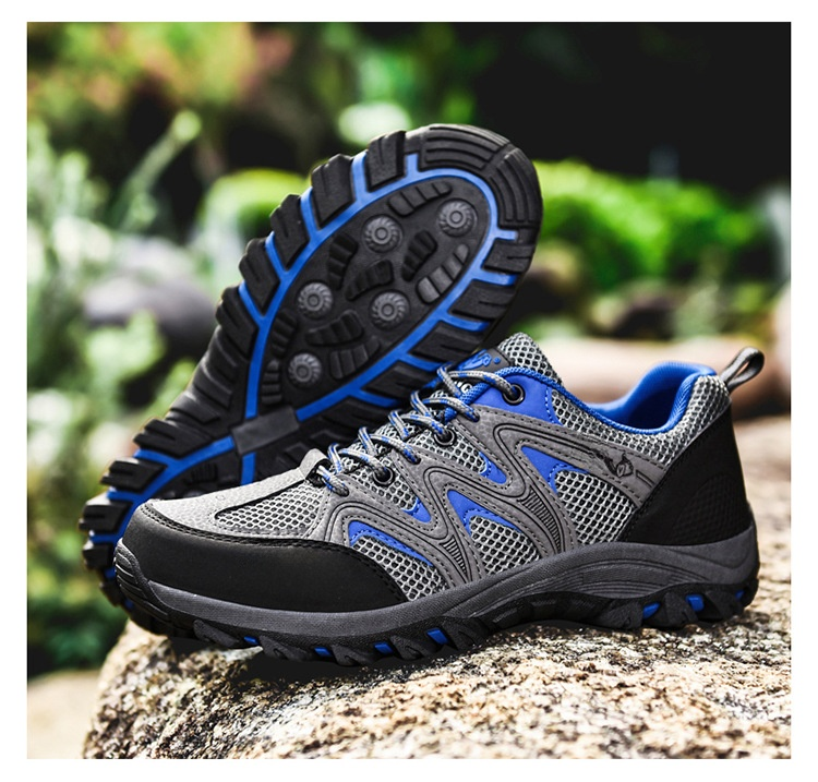 여성용 방수 아웃도어 신발 착용 예시