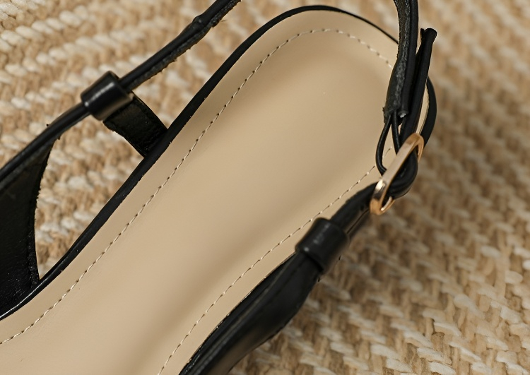 カラーバリエーション豊富なストラップ美脚ミュール