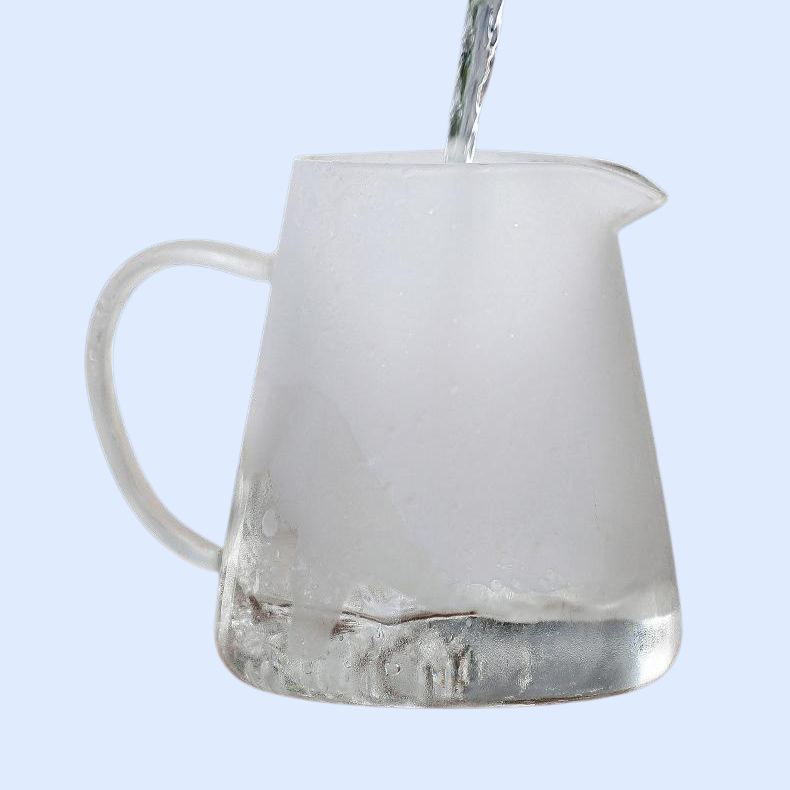 ストーブの周りのティーポット