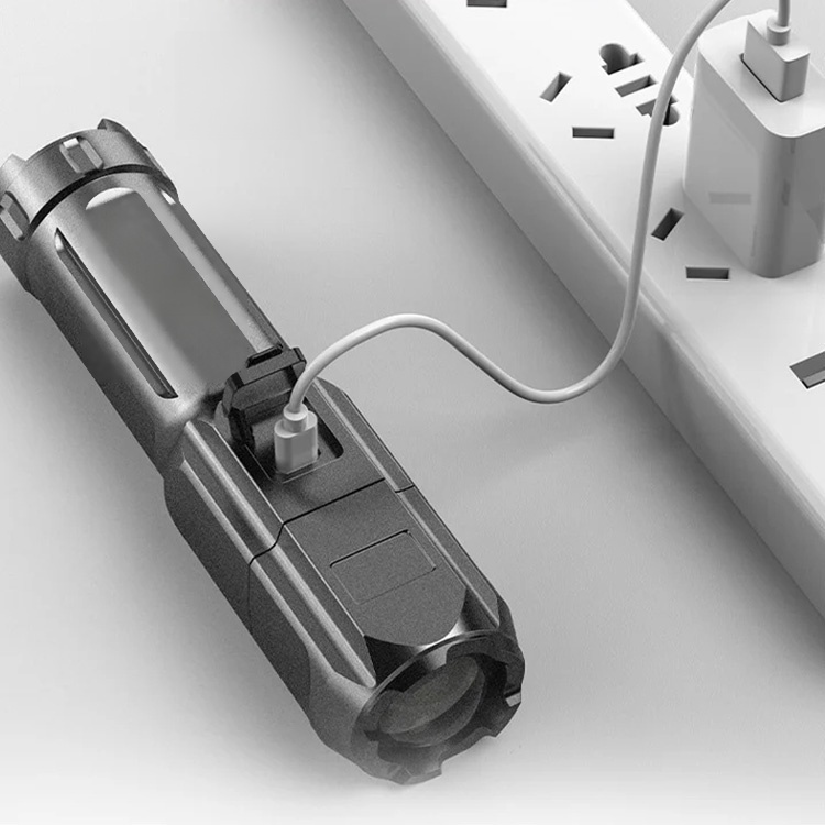 줌기능 탑재 손전등