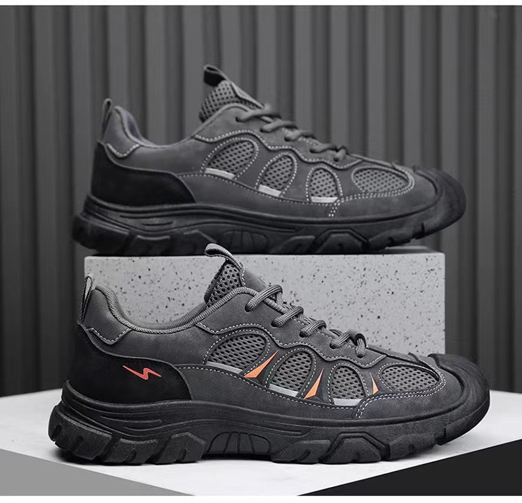 優れたグリップ力を持つ滑り止めシューズのアウトソールアップ