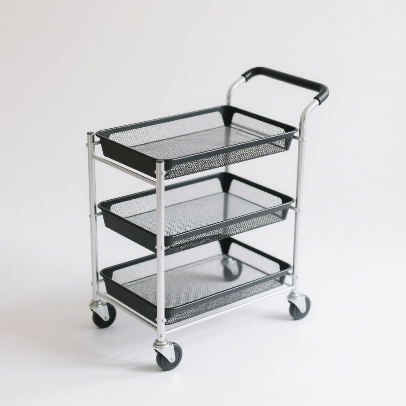 Třípatrový úložný vozík v moderním interiéru