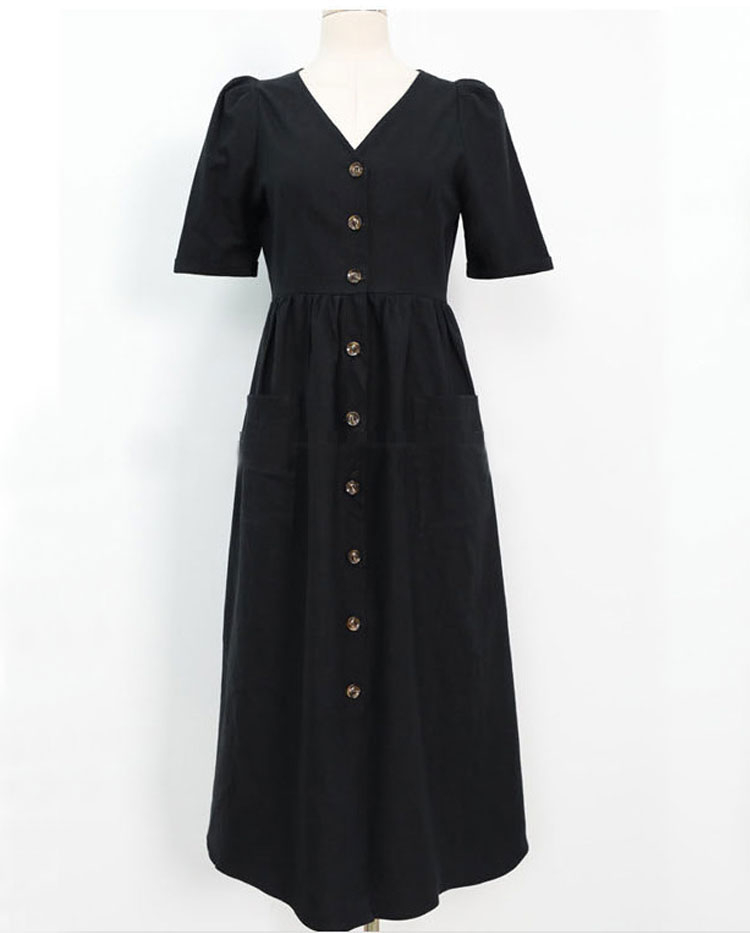 シンプル無地のAラインワンピース前面写真