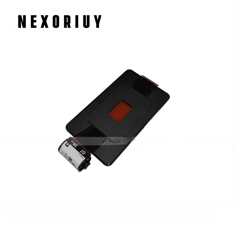 35mmフィルムをセットしたネガフィルムホルダー