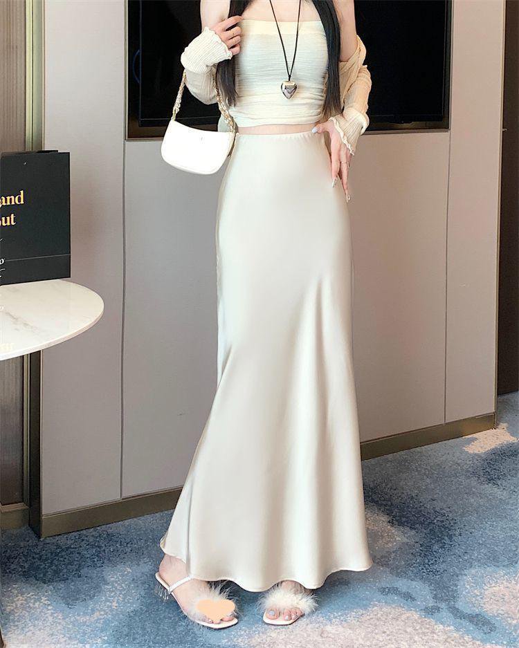 가을 스타일리쉬한 드레이프 미디 스커트 디테일