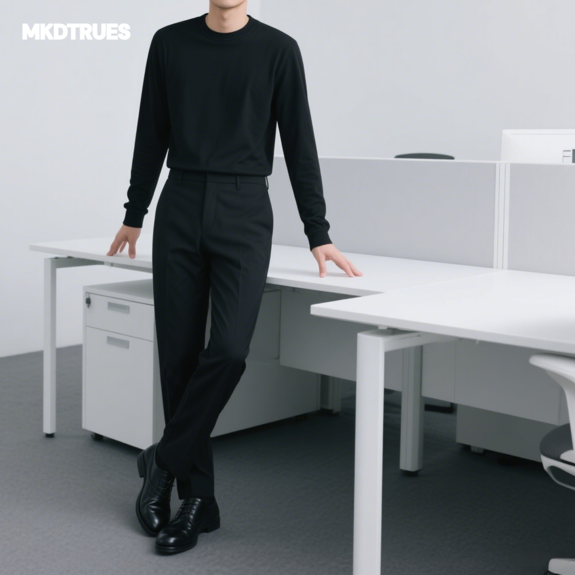 黒のスウェットシャツ