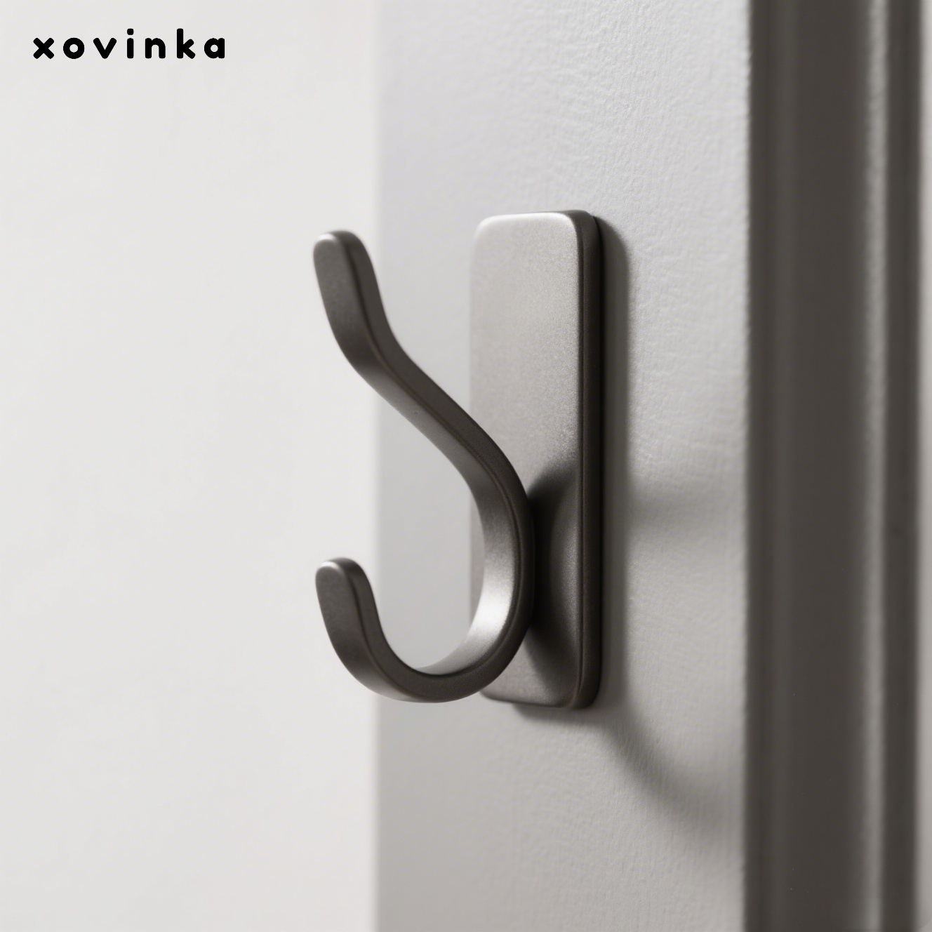 자국이나 펀칭이 없는 강력한 접착력의 옷걸이