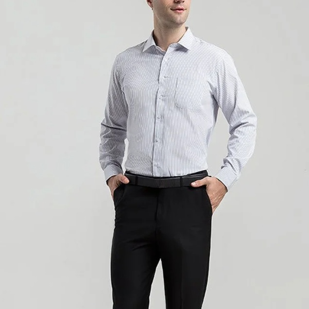 남성 오피스 셔츠 버튼 클로즈업