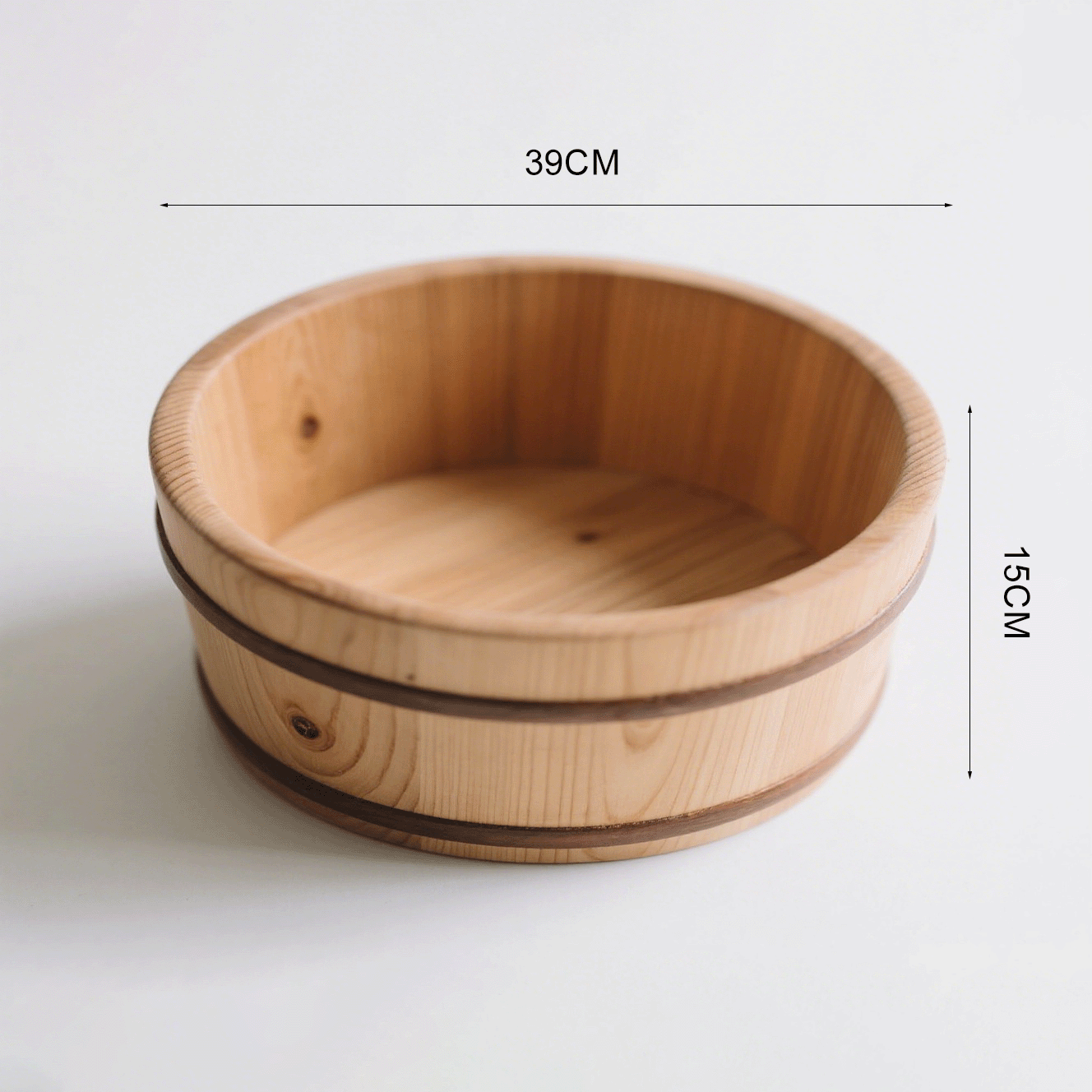 Lábmosó tömör fából, kézzel készített részletekkel