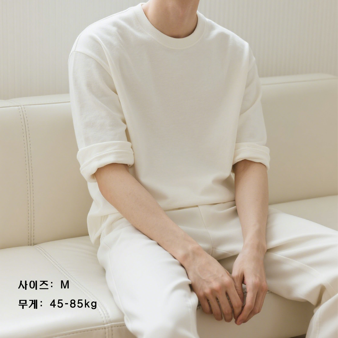 심플한 디자인의 데일리 티셔츠