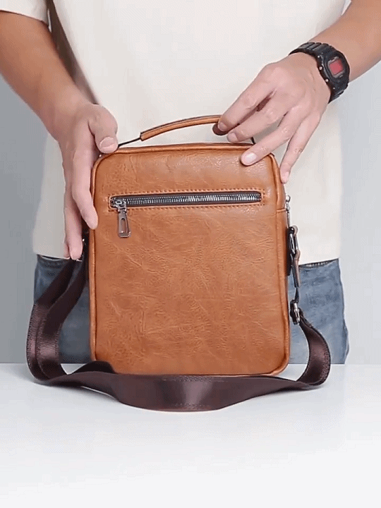 斜めがけで使えるヴィンテージ風バッグ