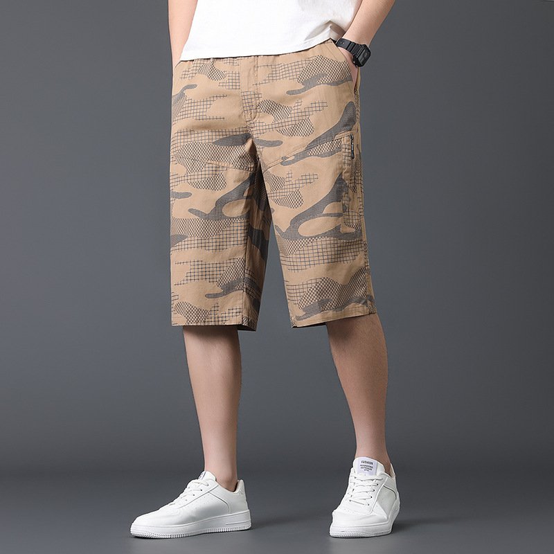 夏用の薄手でゆったりとしたカモフラージュ柄ショートパンツ