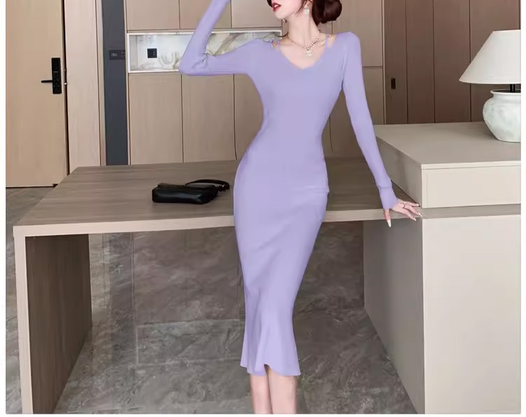 カジュアルにもフォーマルにも使えるニットワンピース