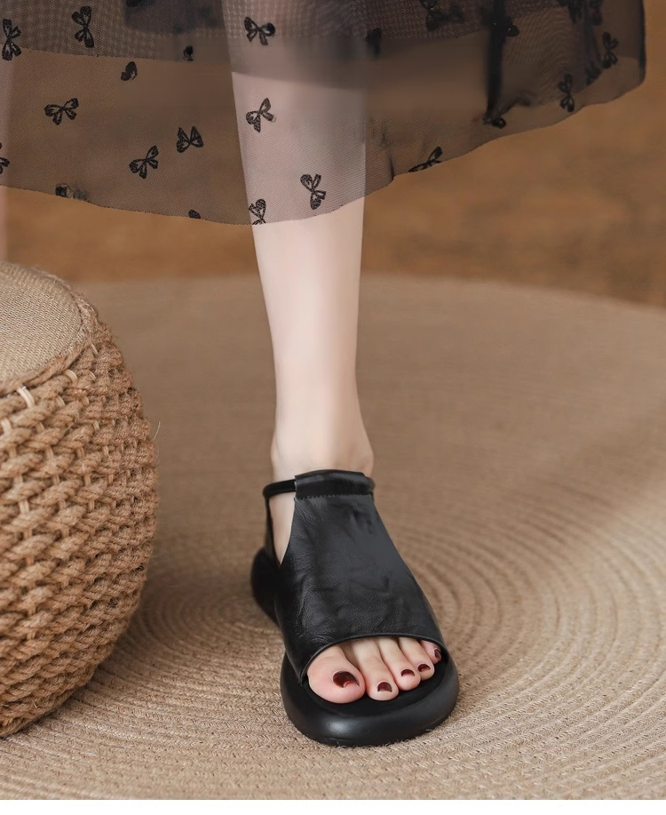 様々なカラー展開のレディースレトロサンダル