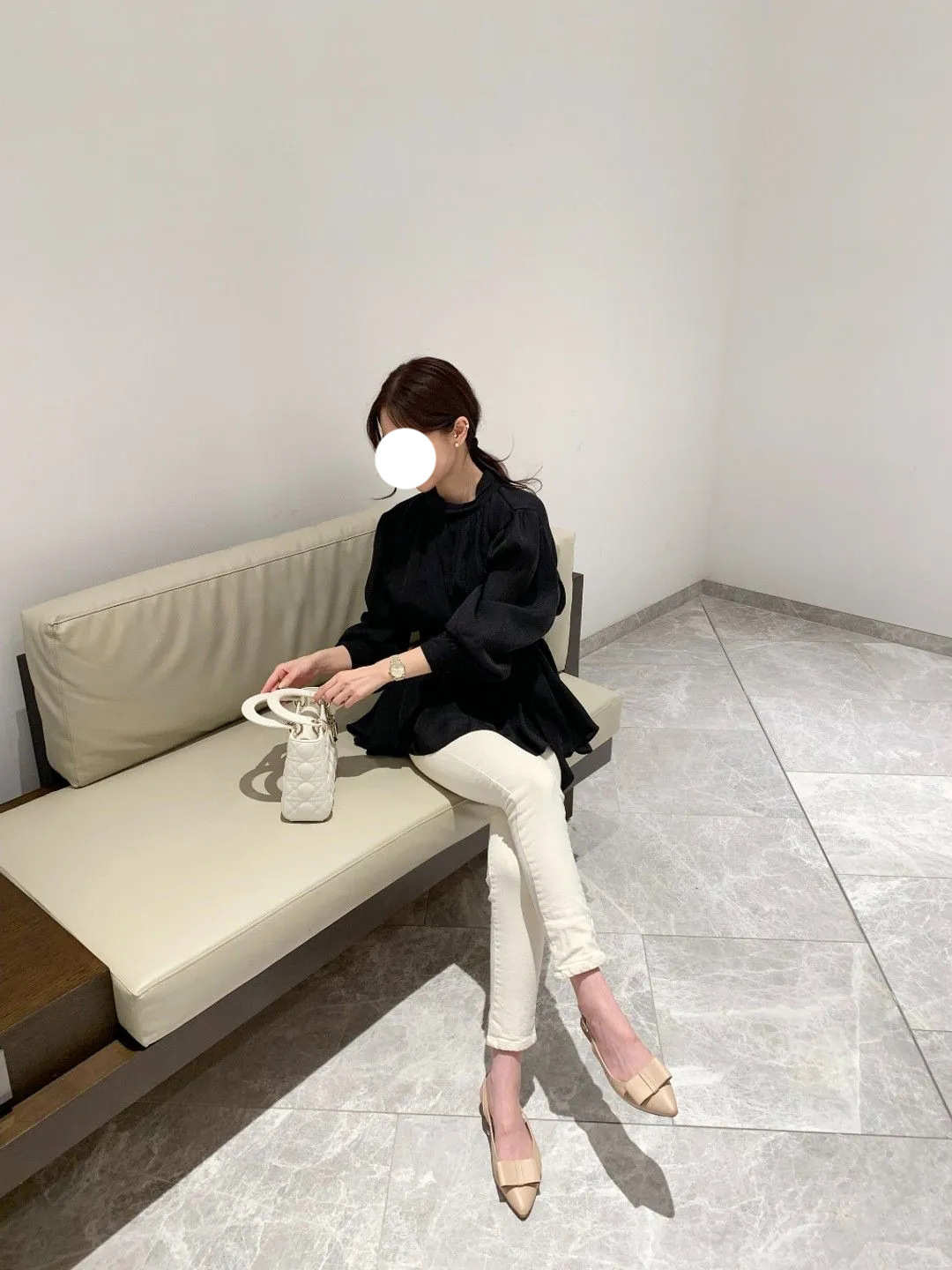 女性用無地プリーツシャツコーディネート例