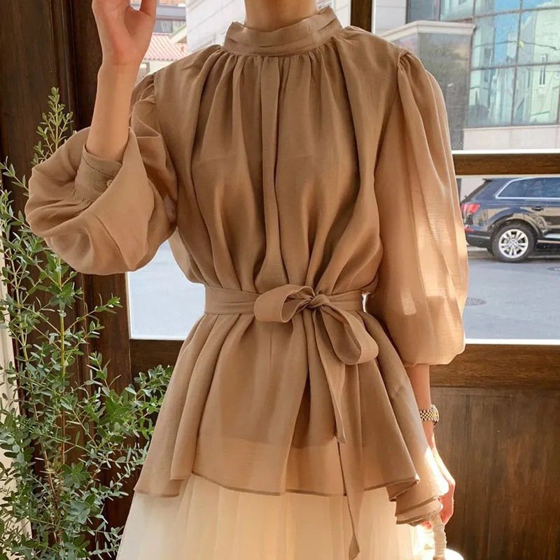 ウエストスリム効果のレースアップシャツ