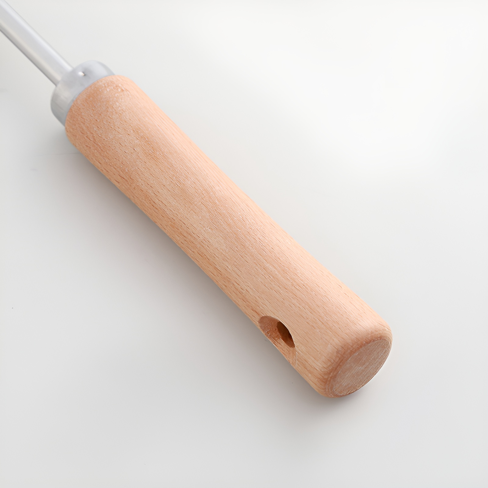 木製ハンドルの除草ツール